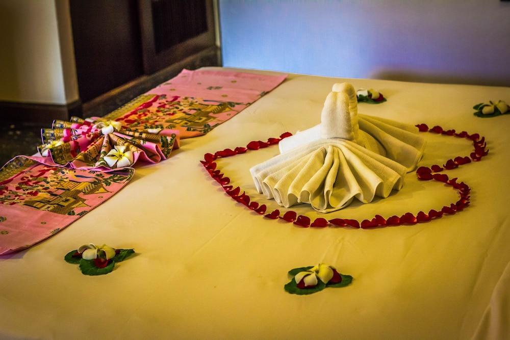 Phuket Kata Resotel Bagian luar foto